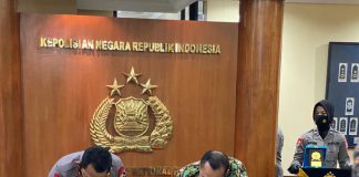 Polri Berpegang Teguh Menjaga HAM Dalam Menciptakan Kamtibmas Polri dan Komisi Nasional Hak Asasi Manusia (Komnas HAM) meneken Memorandum of Understanding (MoU) Tentang Penegakan HAM di Indonesia.