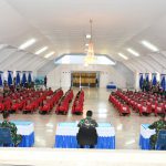 Danlantamal VI Lepas Calon Bintara dan Calon Tamtama Prajurit Karir Gelombang I TA. 2021 Jalani Pendidikan di Satdik 2 TNI AL Komandan Lantamal VI (Danlantamal VI) Laksamana Pertama TNI Dr. Benny Sukandari, S.E., M.M., CHRMP melepas keberangkatan Calon siswa Bintara Pria dan Wanita dan Tamtama Prajurit Karir (PK) Gelombang I TA. 2021 di Gedung Sultan Hasanuddin Mako Lantamal VI Makassar ( Foto : Nur Fajriansyah )