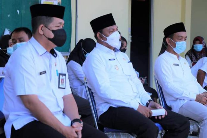 Kepala Sekolah SMA Negeri 1 (Satu) Kuala Tungkal Kabupaten Tanjung Jabung Barat Kadiman ST Siap Di Copot Jika Terbukti Bersalah Kepala Sekolah SMA Negeri 1 (Satu) Kuala Tungkal Kabupaten Tanjung Jabung Barat Kadiman ST Siap Di Copot Jika Terbukti Bersalah