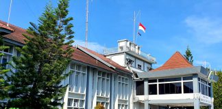 Gugurnya 53 Awak KRI Nanggala-402, Lantamal VI Makassar Dibanjiri Karangan Bunga Pangkalan Utama TNI AL Vl Makassar Dipenuhi Karangan Bunga ( Foto : Nur Fajriansyah )