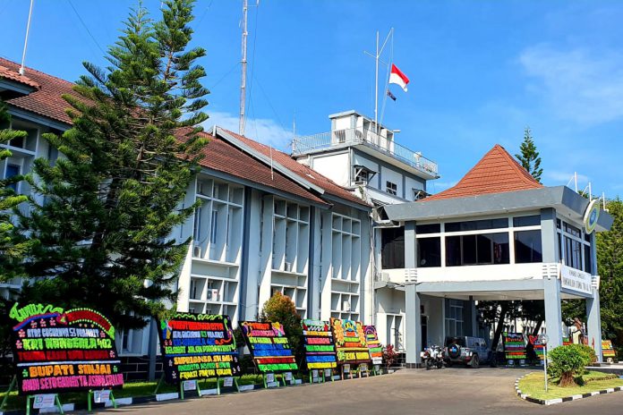 Pangkalan Utama TNI AL Vl Makassar Dipenuhi Karangan Bunga ( Foto : Nur Fajriansyah )
