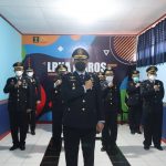 LPKA Maros Melaksanakan Upacara Memperingati Hari Bhakti Pemasyarakatan ke 57 Tubagus M Chaidir Beserta Pejabat Struktural LPKA Kelas ll Maros Saat Melaksanakan Upacara Virtual Peringatan Hari Bhakti Pemasyarakatan Yang Ke 57 di Kantor LPKA Kelas ll Maros ( Penulis : Nur Fajriansyah )