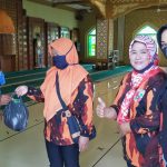 Peduli Saat Pandemi Srikandi DPC PP dan UK Binsir Bagikan Takjil Foto: Istimewa Srikandi PP UK Binsir