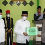 Pemko Batam Serahkan Bantuan Rp50 Juta untuk Masjid