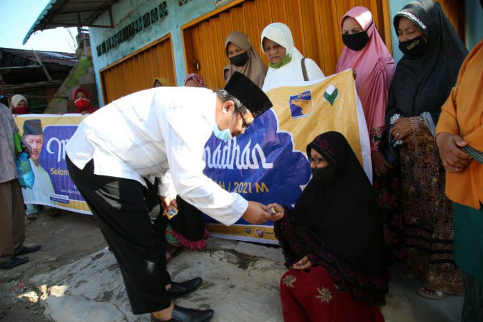 BP Batam membagikan kupon infaq dan sodaqoh dari para karyawan/ti BP Batam kepada 50 orang kaum dhuafa yang berdomisili di Kampung Agas, Tanjung Uma, Batam, Minggu (25/4/2021) | Foto : Istimewa
