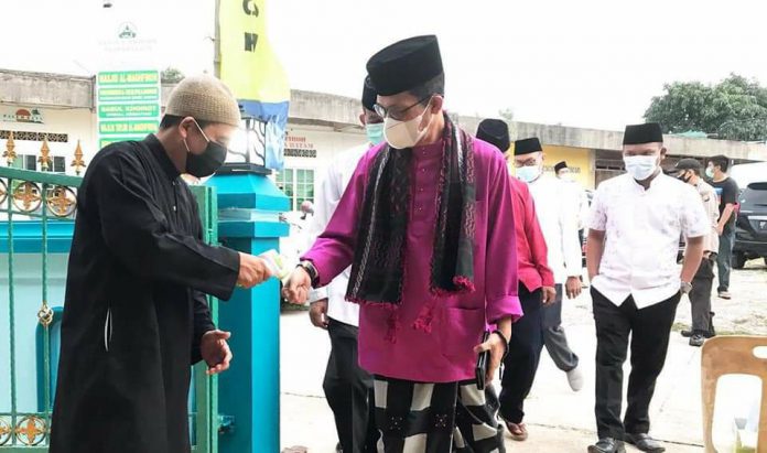 Wakil Wali Kota Batam, Amsakar Achmad saat safari ramadan di Masjid Al-Maghfiroh, Batu Ampar | Foto : Istimewa