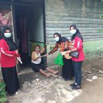 Guna Menekan Penularan COVID -19 PP Kelurahan Kota Bintan Utara Salurkan Masker