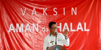 Isdianto Ajak Masyakarakat Ikut Vaksinasi Gubernur H. Isdianto meresmikan secara langsung Pencanangan Vaksinasi Covid-19 di Provinsi Kepulauan Riau di Aula Rumah Sakit Umum Daerah Raja H. Ahmad Thabib Tanjungpinang, Kamis (14/01).