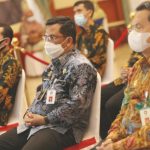 Arif : Membangun Bangsa Melalui Data Sekda Kepri pada acara Vicon Rilis Data Sensus Penduduk 2020 Menuju Satu Data Kependudukan Indonesia Bersama BPS Provinsi Dan Kabupaten/Kota se-Provinsi Kepulauan Riau