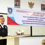 Serahkan Hibah Kepada BP Karimun, Arif Sebut Membangun Perlu Kolaborasi Sekda Kepri pada acara Penandatanganan Serah Terima Aset Jalan GOR Badang Perkasa Teluk Musodo dari Pemerintah Provinsi Kepulauan Riau kepada BP Karimun.