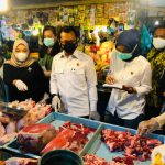 Jelang Idul Fitri, Ditreskrimsus Polda Kepri Sidak Pasar Pantau Harga Sembako Dit Reskrimsus Polda Kepri bersama Disperindag Provinsi Kepri, BPOM Kota Batam, Bulog dan Satgas Pangan Polresta Barelang sidak pasar dan pantau langsung harga dan pendistrbusian Kebutuhan Pokok di Kota Batam, Kamis (6/5/2021).