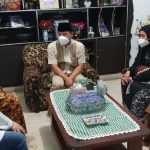 Wali Kota Metro Kunjungi Ibunda Kolonel Laut Anumerta Heri Oktavian Wali Kota Metro Wahdi saat Mengunjungi ibunda Kolonel Laut Anumerta Heri Oktavian, yang berada di bilangan 15B Timur.