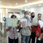 Guru Besar IPB Bersama FKMTI dan Korban Mafia Tanah Datangi Mabes Polri Guru Besar IPB bersama FKMTI dan Korban Mafia Tanah datangi Polda Metro Jaya | foto: Dok FKMTI