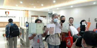 Guru Besar IPB Bersama FKMTI dan Korban Mafia Tanah Datangi Mabes Polri Guru Besar IPB bersama FKMTI dan Korban Mafia Tanah datangi Polda Metro Jaya | foto: Dok FKMTI