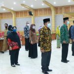 Bupati Tanjung Jabung Barat Menyerahkan 20 (SK) Pensiun ASN Bupati Tanjung Jabung Barat Menyerahkan 20 (SK) Pensiun ASN