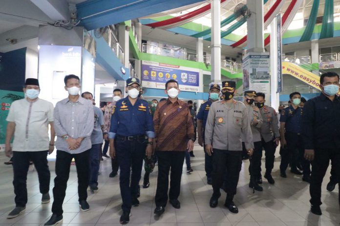 Menteri perhubungan Ir Budi Karya Sumadi didampingi oleh Kapolda Kepri Irjen Pol Dr Arus Budiman | Foto : Istimewa
