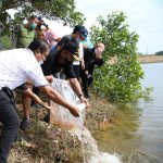 Wakil Kepala BP Batam Tebar Benih Ikan di Waduk Sei Ladi