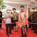 Gedung Sidang Anak di PN Kisaran Diresmikan Ketua Pengadilan Tinggi Medan bersama dengan Bupati Asahan melakukan penandatanganan prasasti peresmian Gedung Sidang Anak Pengadilan Negeri Kisaran serta pengguntingan pita tanda peresmian