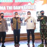 Panglima dan Kapolri Ingatkan Forkompimda Blora Waspadai Lonjakan Kasus Covid-19 Panglima TNI Marsekal Hadi Tjahjanto bersama Kapolri Jenderal Listyo Sigit Prabowo, Kepala BNPB Letjen Ganip Warsito dan Kabaharkam Polri Komjen Arief Sulistyanto mengunjung berkunjung ke Kabupaten Blora, Jawa Tengah, Sabtu (5/6/2021).