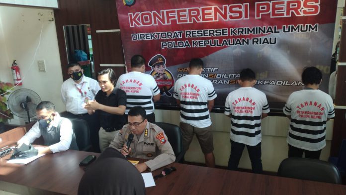 Subdit III Ditreskrimum Polda Kepri telah melakukan pengangkapan terhadap Sindikat Pelaku Curas ( Begala) yang berada di wilayah Kota Batam pada Senin(07/06/2021) Subdit III Ditreskrimum Polda Kepri telah melakukan pengangkapan terhadap Sindikat Pelaku Curas ( Begala) yang berada di wilayah Kota Batam pada Senin(07/06/2021)