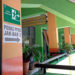 Website PPDB Online Down, Orang Tua Murid Kewalahan sampai Datangi Posko PPDB Posko PPDB online untuk Sudin Pendidikan Wilayah II Jakarta Barat di SMA Negeri 78 Jakarta, Senin (7/6/2021). Posko itu terlihat banyak dikunjungi orang tua murid akibat server PPDB online yang down pada hari pertama PPDB. (Foto: Istimewa)