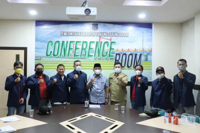 Bupati Tanjab Barat Bersama Kepala Dinas Pariwisata Hadiri Rapat Pencanaan Pembangunan Gedung Olah Raga (GOR) Kabupaten Tanjung Jabung Barat Bupati Tanjab Barat Bersama Kepala Dinas Pariwisata Hadiri Rapat Pencanaan Pembangunan Gedung Olah Raga (GOR) Kabupaten Tanjung Jabung Barat