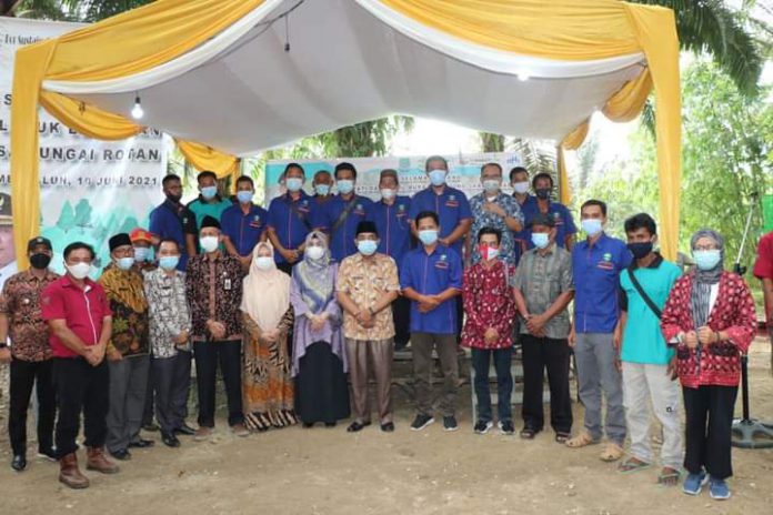Bupati Didampingi Ibu Ketua TP PKK Tanjab Barat Giat Penyerahan Sertifikat RSPO (Roundtable Of Sustainabilty) Bupati Didampingi Ibu Ketua TP PKK Tanjab Barat Giat Penyerahan Sertifikat RSPO (Roundtable Of Sustainabilty)