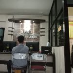 Pria di Sleman Laporkan Dugaan Penipuan Melalui Online Pria berinisial W saat membuat laporan di Polres Sleman, Yogyakarta Senin 14 Juni 2021 jelang Magrib