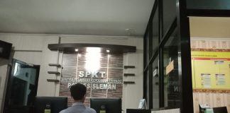 Pria di Sleman Laporkan Dugaan Penipuan Melalui Online Pria berinisial W saat membuat laporan di Polres Sleman, Yogyakarta Senin 14 Juni 2021 jelang Magrib