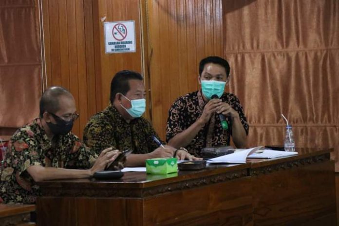 Wakil Bupati Tanjung Jabung Barat Memimpin Rapat Pembahasan Dan Evaluasi Kegiatan Tim Satuan Gugus Tugas (Satgas) Covid-19 Di Pola Utama Kantor Bupati Wakil Bupati Tanjung Jabung Barat Memimpin Rapat Pembahasan Dan Evaluasi Kegiatan Tim Satuan Gugus Tugas (Satgas) Covid-19 Di Pola Utama Kantor Bupati
