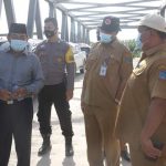 Bersama Wabup Hairan, Bupati Anwar Sadat Tinjau Kondisi Jembatan Bersama Wabup Hairan, Bupati Anwar Sadat tinjau kondisi Jembatan