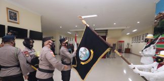 Dalam Rangka Bhayangkara ke-75, Kapolda Kepri Pimpin Upacara Pencucian Pataka Kepala Kepolisian Daerah Kepulauan Riau, Irjen Pol. Dr. Aris Budiman, M.Si., pimpin upacara pencucian Pataka Polda Kepri "Seligi Sakti Marwah Negeri" dalam rangka peringatan Hari Bhayangkara ke – 75 tahun 2021