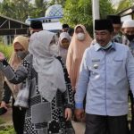 Didampingi Ketua TP PKK Hj. Fadhilah Sadat Bupati Kabupaten Tanjung Jabung Barat Melakukan Kunjungan Ke Desa Sungai Serindit Didampingi Ketua TP PKK Hj. Fadhilah Sadat Bupati Kabupaten Tanjung Jabung Barat Melakukan Kunjungan Ke Desa Sungai Serindit