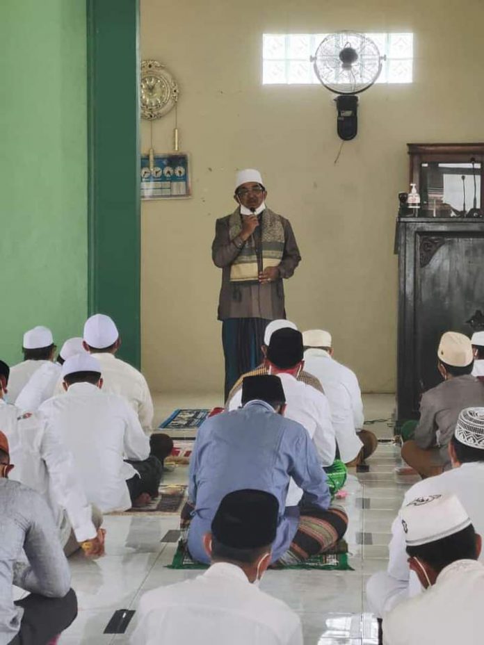 Bupati Tanjab Barat Bertindak Selaku Khatib Sholat Jum’at Di Masjid Al-Huda