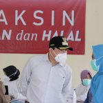 Wali Kota dan Wakil Wali Kota Metro, Tinjau Pelaksanaan Vaksinasi Serentak di 5 Kecamatan Wali Kota Wahdi melihat pemberian vaksinasi di 5 (lima) Kecamatan se-Kota Metro.