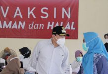 Wali Kota dan Wakil Wali Kota Metro, Tinjau Pelaksanaan Vaksinasi Serentak di 5 Kecamatan Wali Kota Wahdi melihat pemberian vaksinasi di 5 (lima) Kecamatan se-Kota Metro.