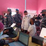 TNI AL Laksanakan Vaksinasi Door to Door kepada Masyarakat Pesisir yang Sulit Dijangkau