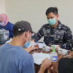 TNI AL Bersama Dinkes Gencar Berikan Vaksin Covid-19 untuk Masyarakat Batam