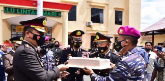 75 Tahun Bhayangkara, Danpasmar 3 Beserta Prajurit Berikan Kejutan Kepada Kapolres Sorong Danpasmar 3 Beserta Prajurit Berikan Kejutan Kepada Kapolres Sorong