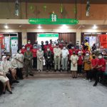 Wali Kota Rahma Melakukan Kerumunan Foto Bersama Dengan Karyawan Swalayan Tidak Patuhi Prokes Wali Kota Rahma Melakukan Kerumunan Foto Bersama Dengan Karyawan Swalayan Tidak Patuhi Prokes