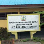 Kepala Sekolah SMAN 2 Luwu Sedang Melaksanakan Beberapa Pekerjaan yang Sumber Dari Dana Bos Dinas Pendidikan UPT SMA NEGERI 2 LUWU