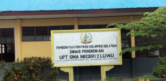 Kepala Sekolah SMAN 2 Luwu Sedang Melaksanakan Beberapa Pekerjaan yang Sumber Dari Dana Bos Dinas Pendidikan UPT SMA NEGERI 2 LUWU
