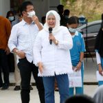 Vaksinasi Pelajar Sudah Dimulai, Rudi Pasang Target 10 Hari Wali Kota Batam, Muhammad Rudi, dan Wakil Gubernur Kepri, Marlina Agustina Rudi, meninjau vaksinasi bagi pelajar di Batam, Minggu (4/6/2021).