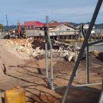 Rustam, Petugas Lapangan Proyek Pengaman Pantai Salahkan Bangunan Warga di Tepi Pantai Bangunan warga di tepi pantai, Kabupaten Karimun