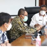 Antisipasi Lonjakan Harga Jelang Iduladha Sekretaris Daerah (Sekda) Kota Batam, Jefridin Hamid, memimpin rapat Tim Pengendalian Inflasi Daerah (TPID) Kota Batam