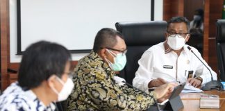 Antisipasi Lonjakan Harga Jelang Iduladha Sekretaris Daerah (Sekda) Kota Batam, Jefridin Hamid, memimpin rapat Tim Pengendalian Inflasi Daerah (TPID) Kota Batam
