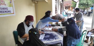 150 Orang Jalani Vaksin di Polsek Mlati ebanyak 150 orang menjalani vaksinasi gratis di Polsek Mlati, Sleman, Yogyakarta Kamis, 15 Juli 2021.