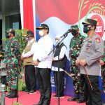 Tindaklanjuti Instruksi Presiden, Kapolri: Jangan Ada Informasi Bansos Bermasalah di Wilayah Kapolri Jenderal Listyo Sigit saat di Sidoarjo, Jawa Timur