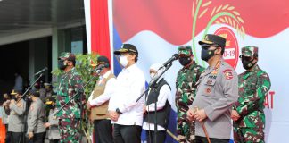 Tindaklanjuti Instruksi Presiden, Kapolri: Jangan Ada Informasi Bansos Bermasalah di Wilayah Kapolri Jenderal Listyo Sigit saat di Sidoarjo, Jawa Timur