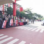 2,5 Ton Beras Dibagikan Polda Kepri Untuk Warg Terdampak PPKM Darurat Polda Kepri bagikan 2,5 ton beras kepada masyarakat yang terdampak pelaksanaan PPKM darurat